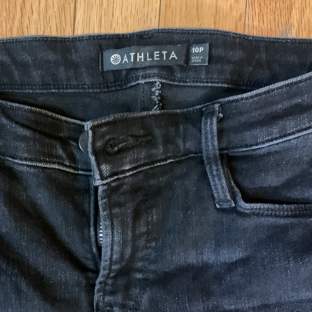 Black Athleta cropped jean